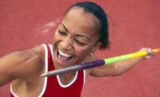 米兰APP下载-法拉利鏖战红牛车队，皮亚斯特里关键制胜