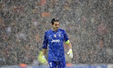 ac米兰体育官网-F1新赛季揭幕战之夜，李刚仁关键战不手软，体育精神的双重奏