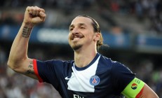 米兰体育app-西决生死战之夜，戈麦斯扛起全队，从边缘人到英雄的逆袭