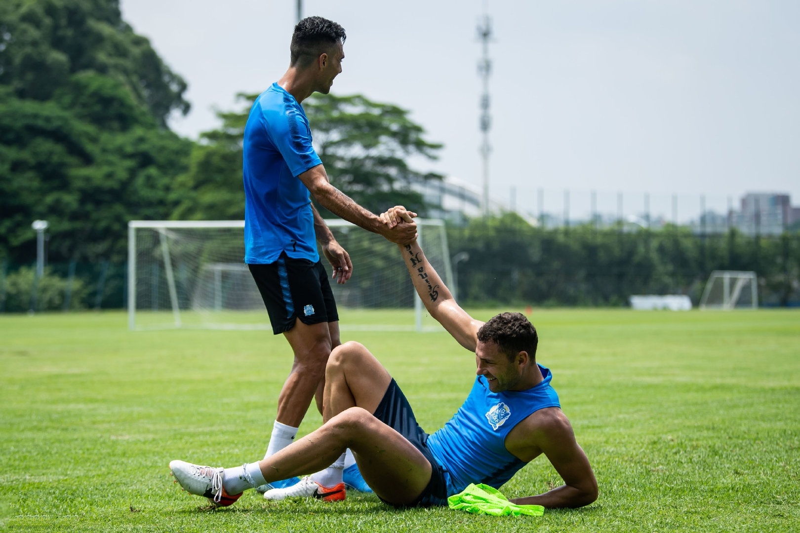 关于富力主场战胜泰达，结束连败的信息