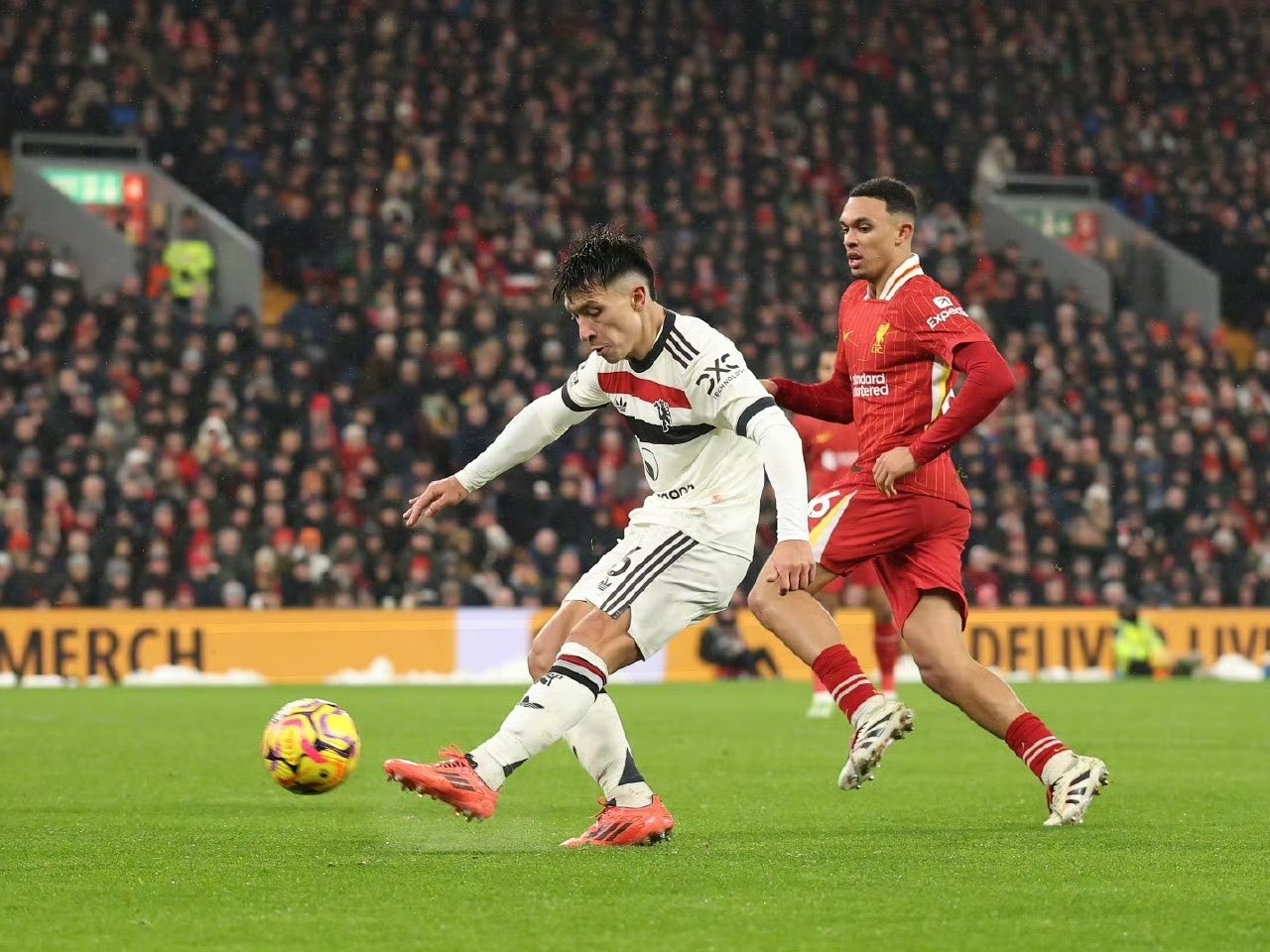 关于谢菲联客场一球小胜，英超前四希望再现光明的信息