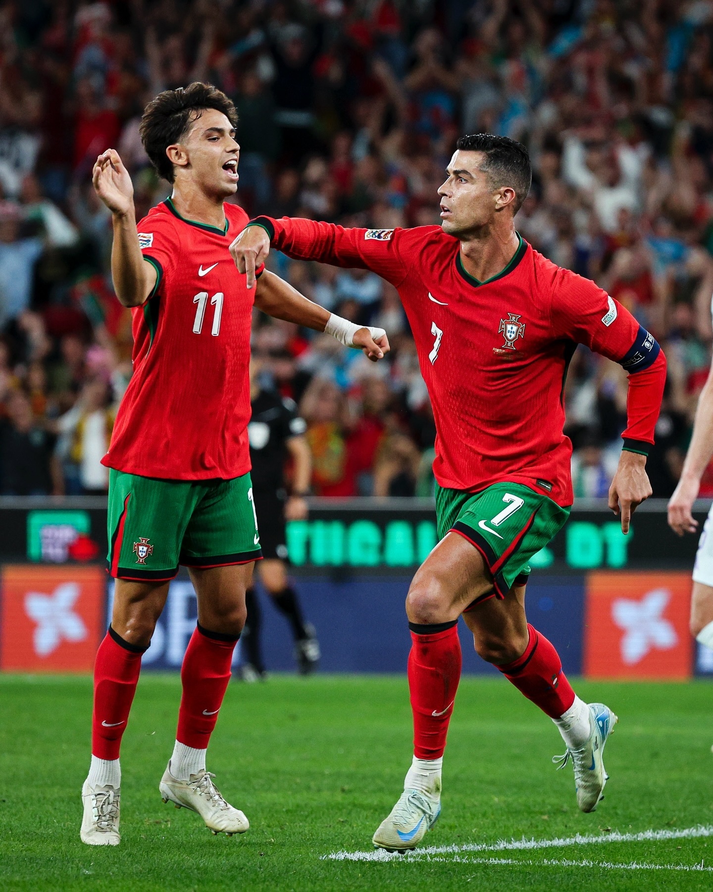 包含AC米兰力克切尔西，C罗惊艳世界的词条