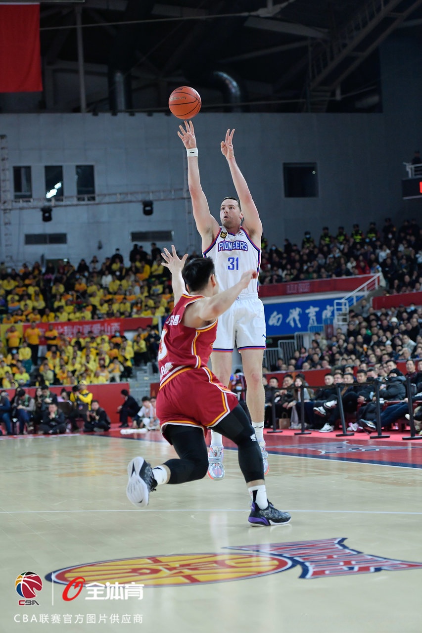 中国男篮横扫掘金，拉文打破历史纪录的简单介绍