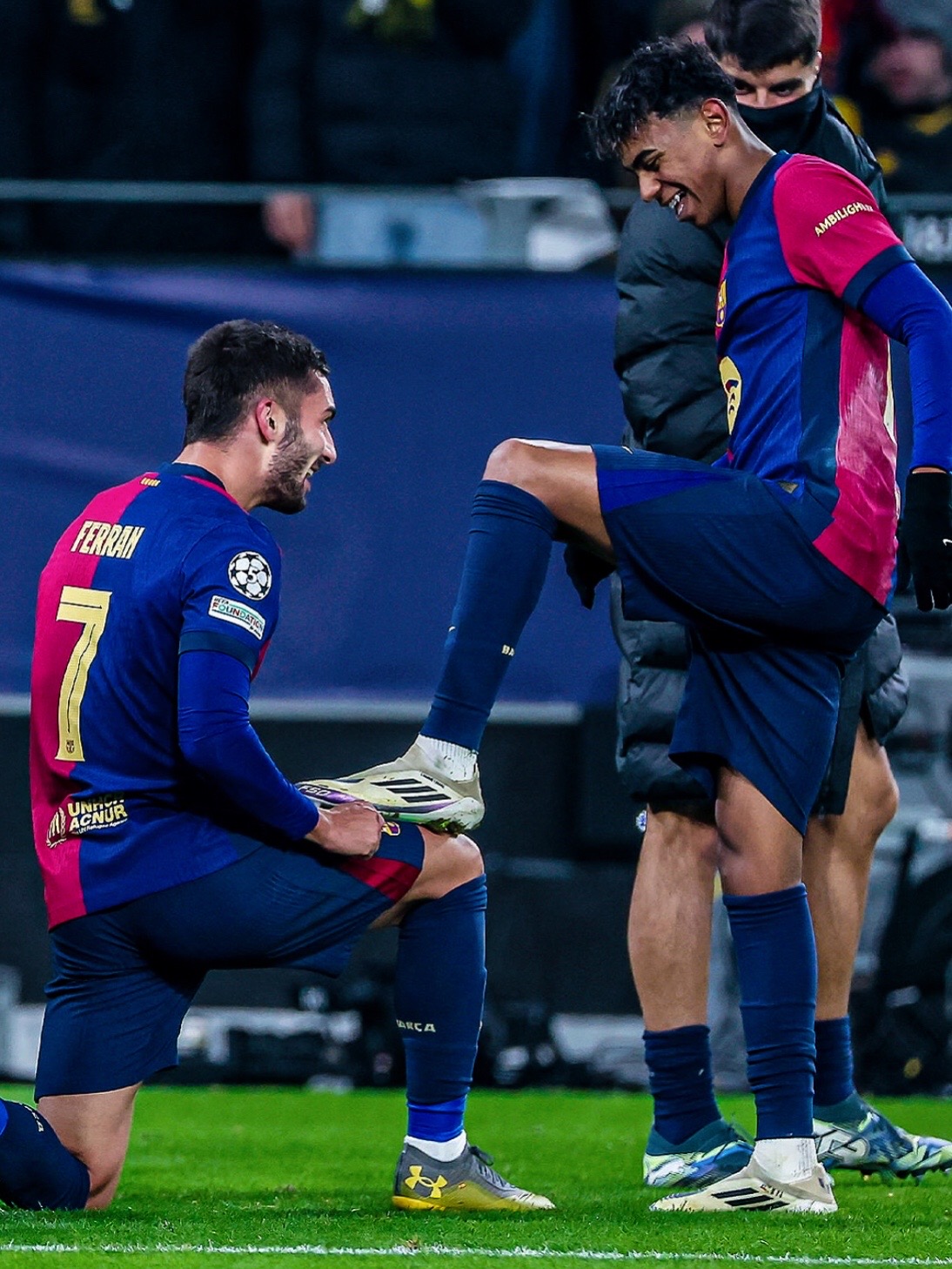 关于巴萨血洗拜仁，姆巴佩送出助攻的信息