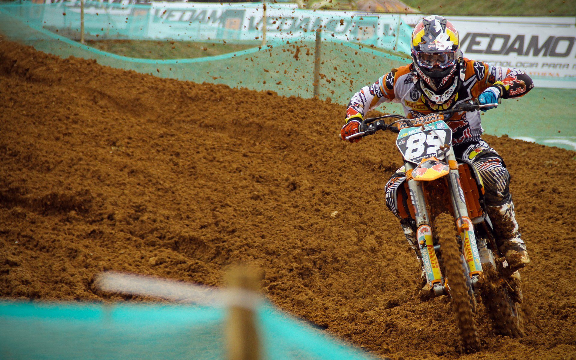 暗夜街道,独舞时刻,阿尔瓦雷斯在F1新加坡之夜的绝对主宰