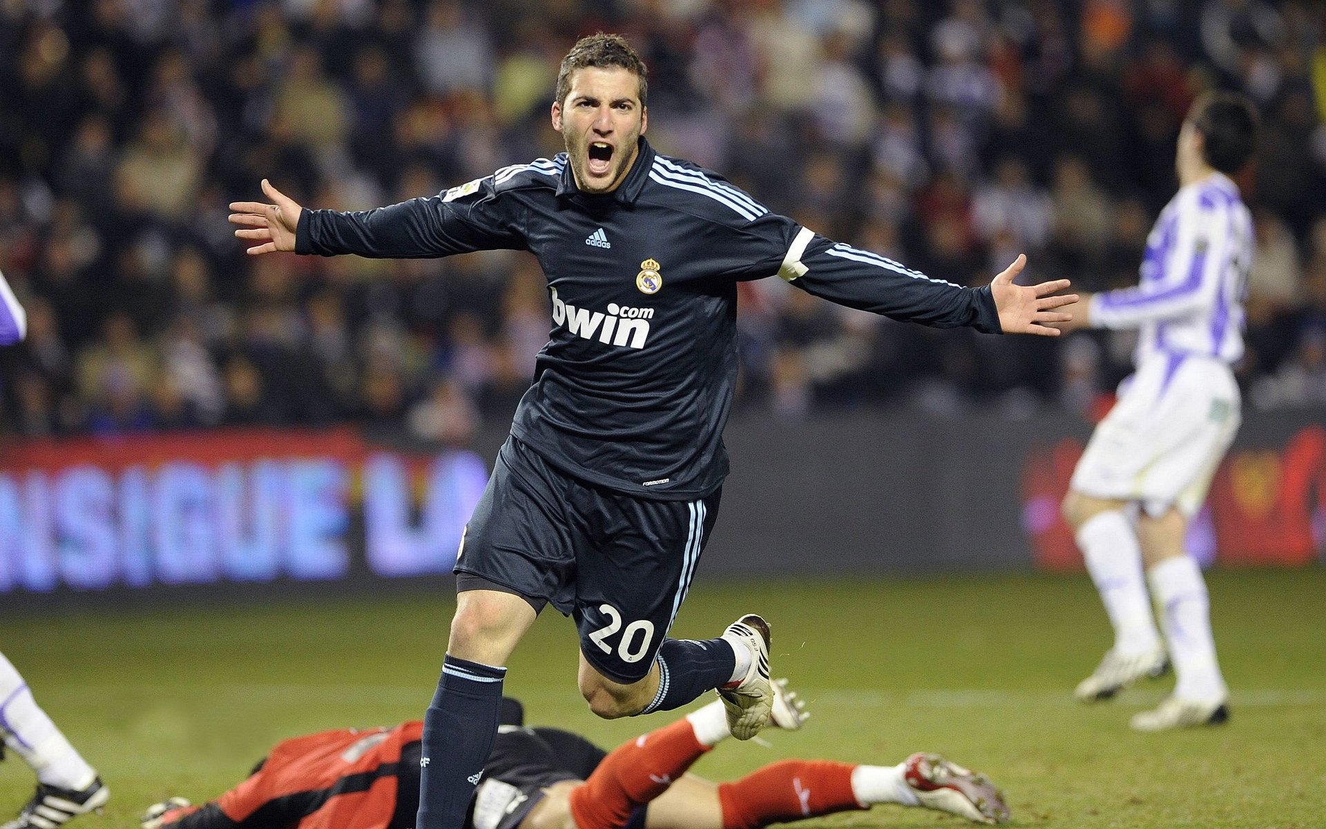 广厦铁壁锁热火，英格拉姆一剑封喉成关键先生