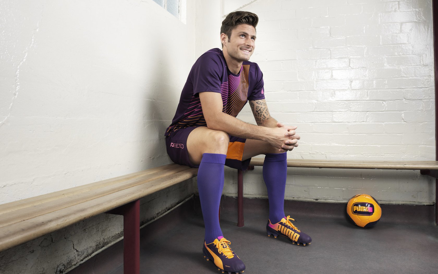 从西决生死战到日本压哨绝杀，体育如何定义我们的唯一时刻